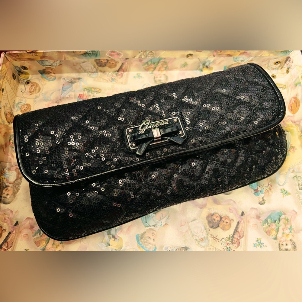 Guess Chain Clutch Quilted Sequin. New with tag. Perfect for a night out.